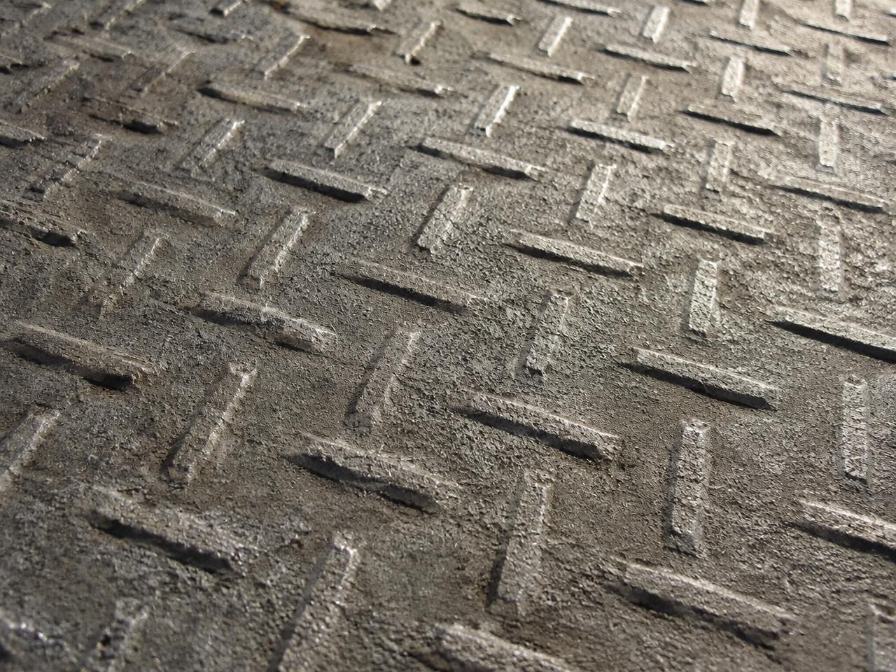 Heavy-Duty Industrial Tiles — Close-up · anti-wear surface