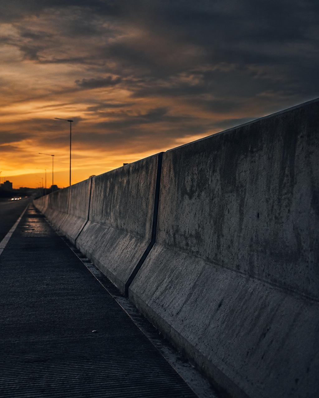 Heavy-Duty Guard Walls & Retaining Barriers — Barrier units · built for impact